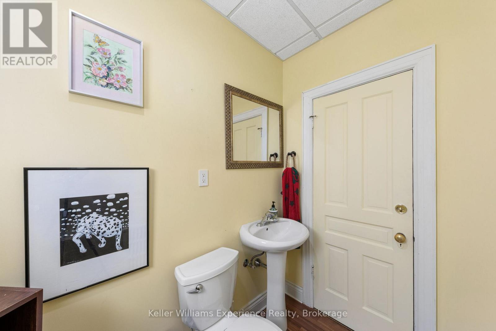 390 King Street Property Photo 8