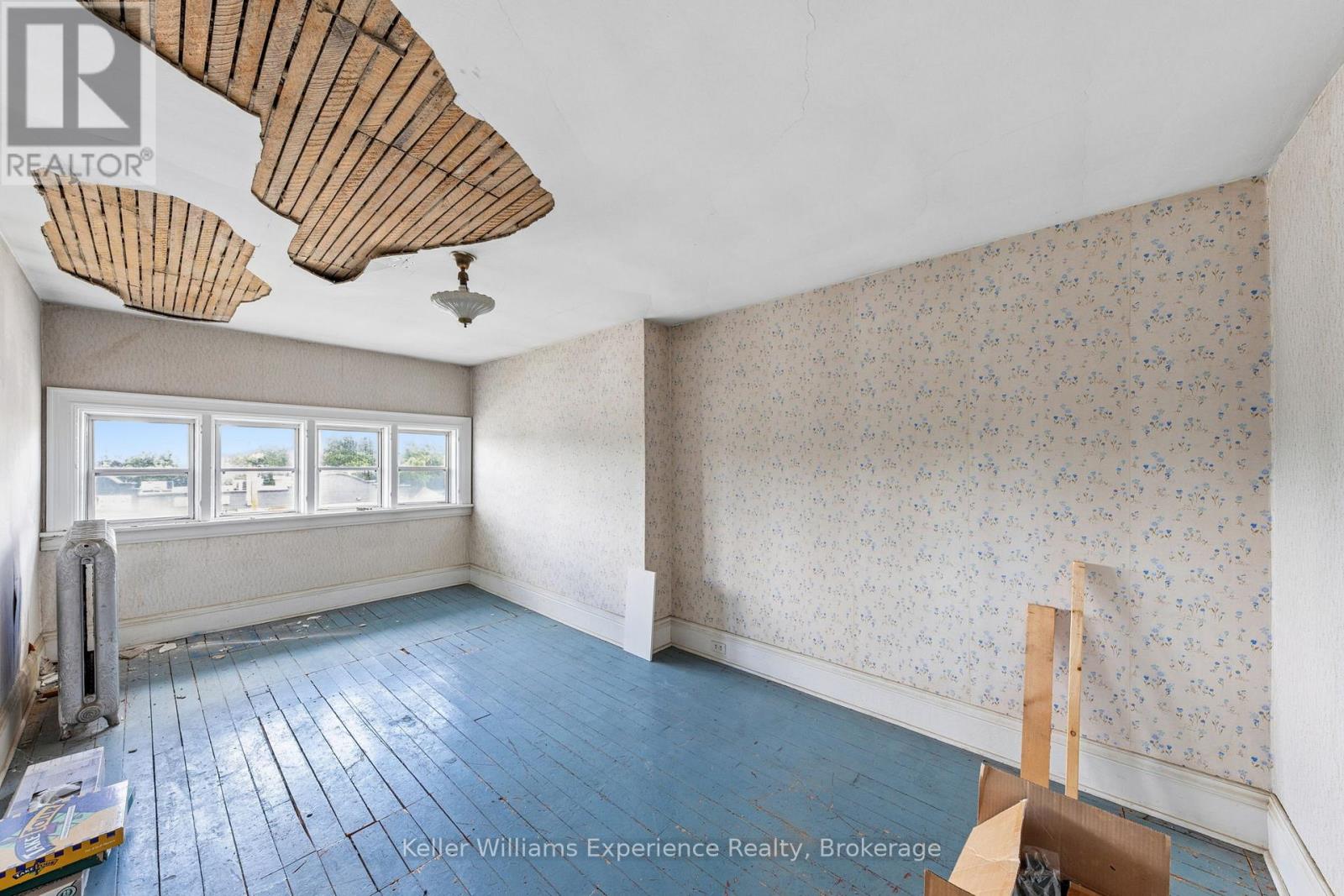 390 King Street Property Photo 17