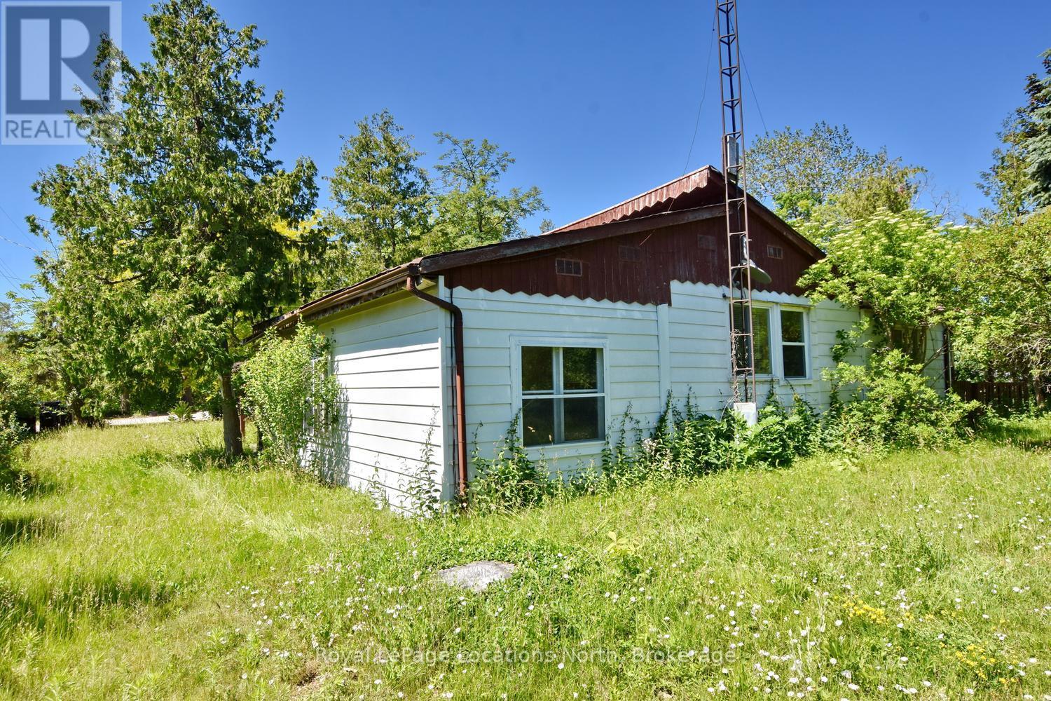 20 MARILYN AVENUE N Property Photo 1
