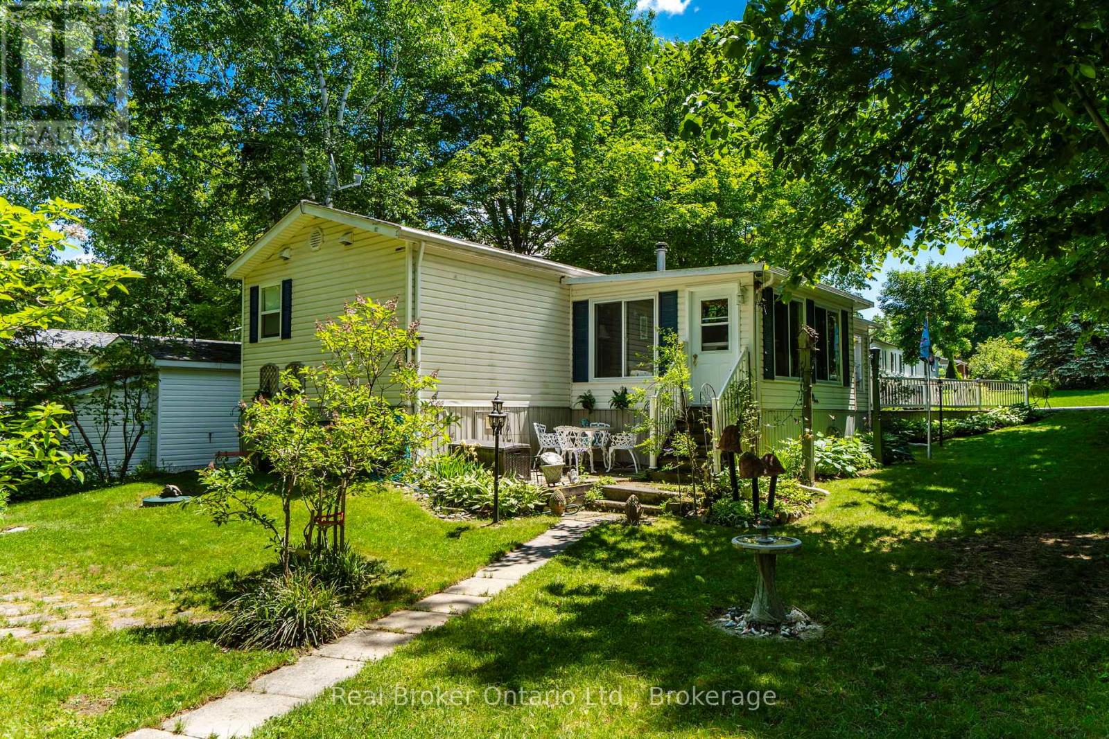 5 - 5411 Elliott Side Road Property Photo 1