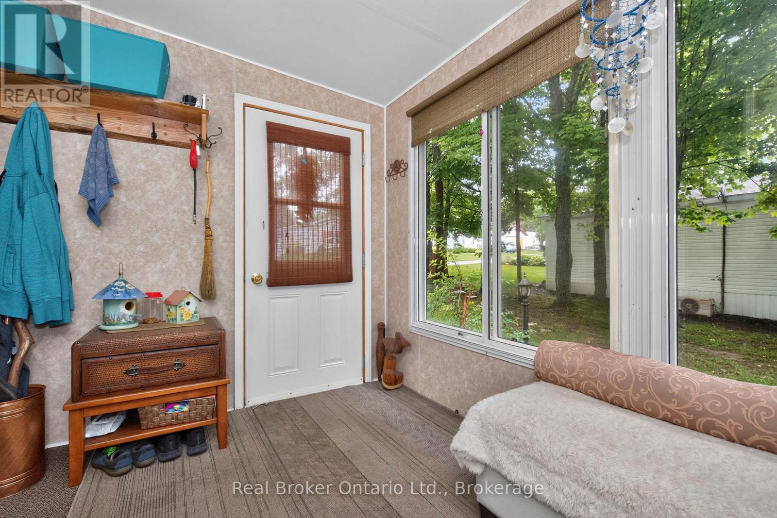 5 - 5411 Elliott Side Road Property Photo 5