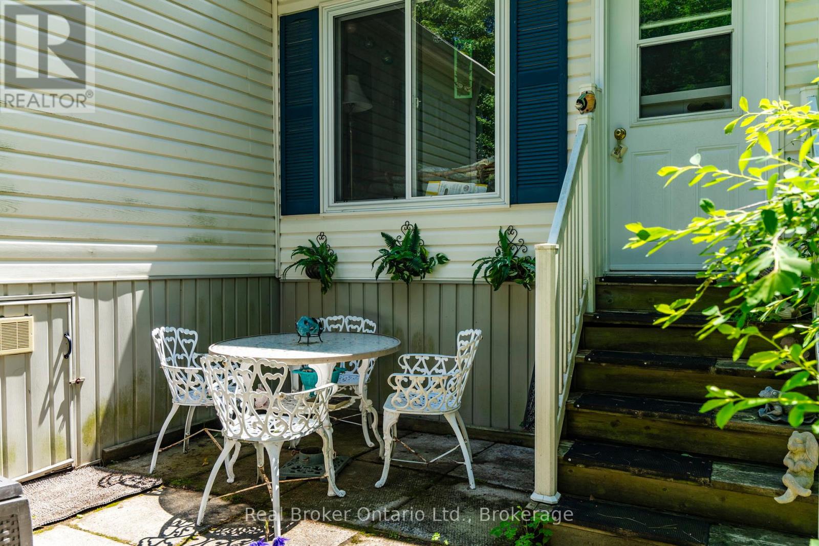 5 - 5411 Elliott Side Road Property Photo 23