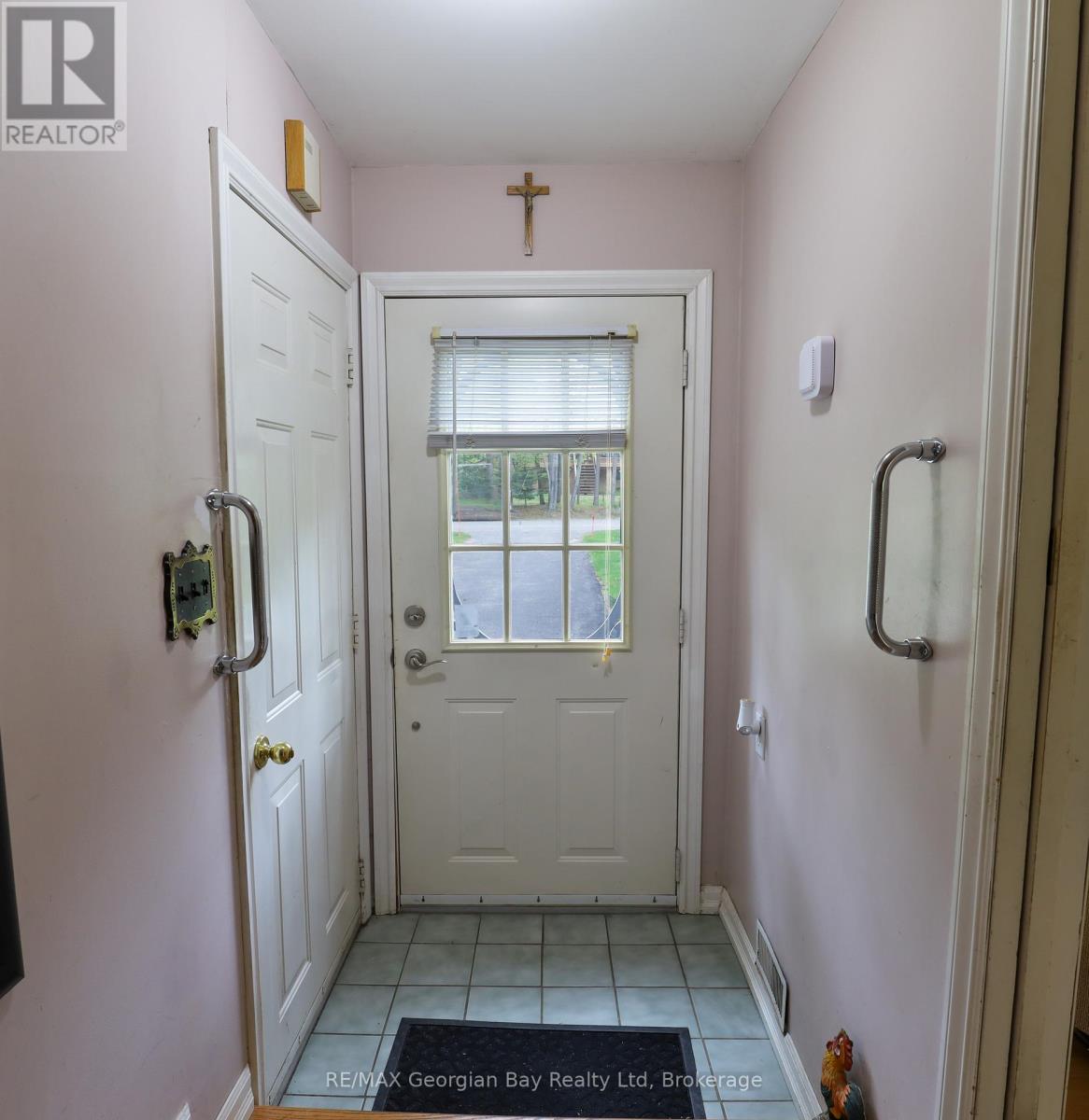 1 Lindale Avenue Property Photo 3