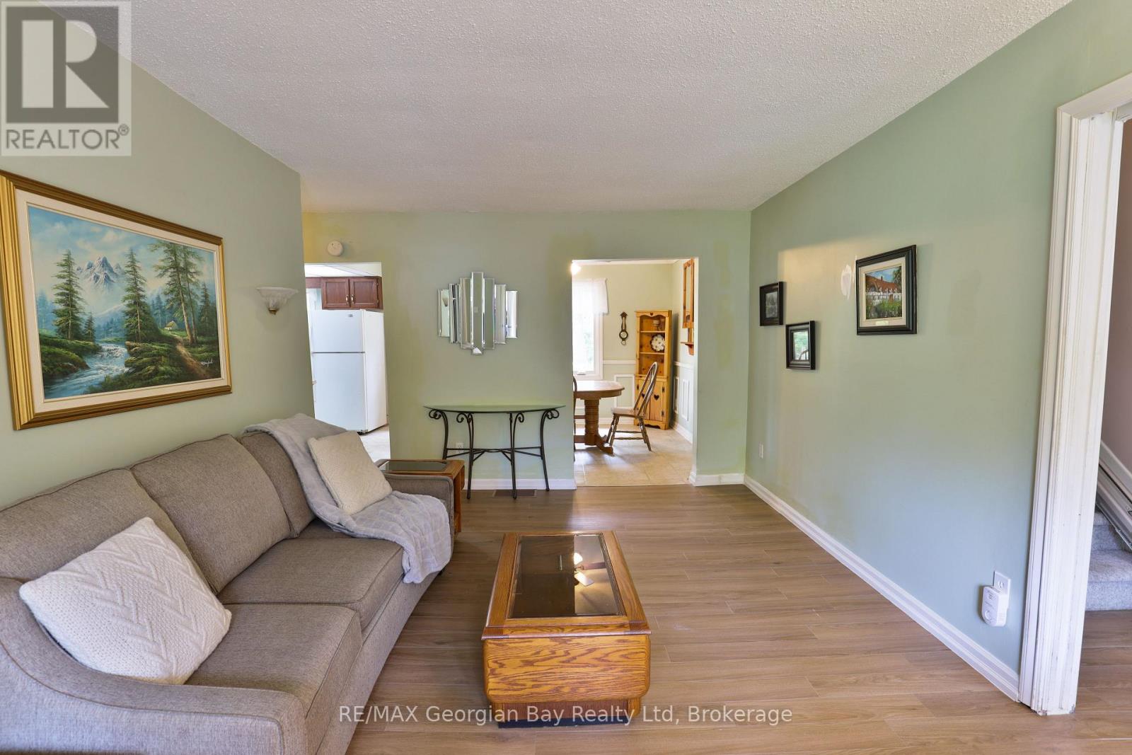 1 Lindale Avenue Property Photo 4