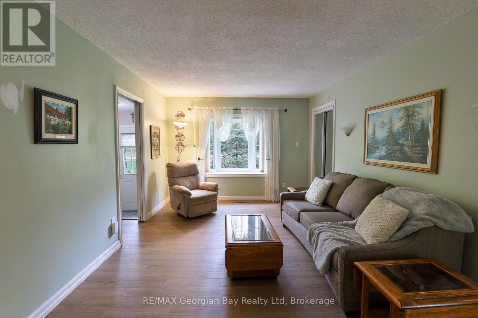 1 Lindale Avenue Property Photo 6