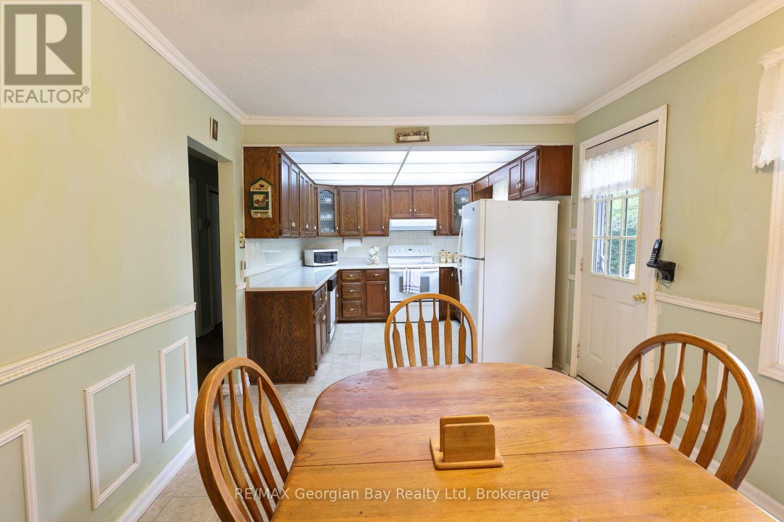 1 Lindale Avenue Property Photo 7