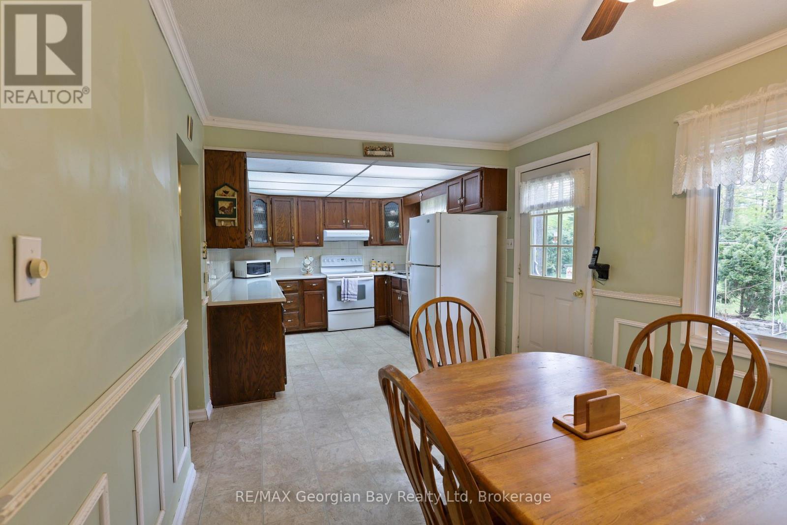 1 Lindale Avenue Property Photo 8