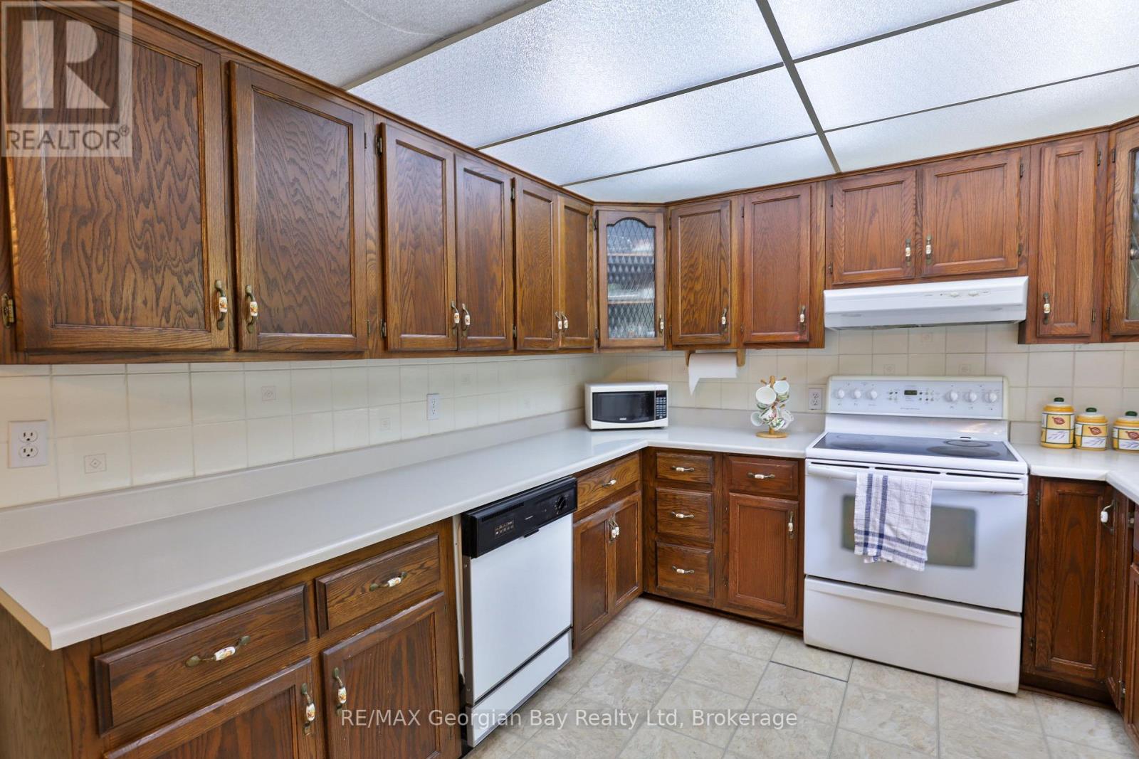 1 Lindale Avenue Property Photo 11