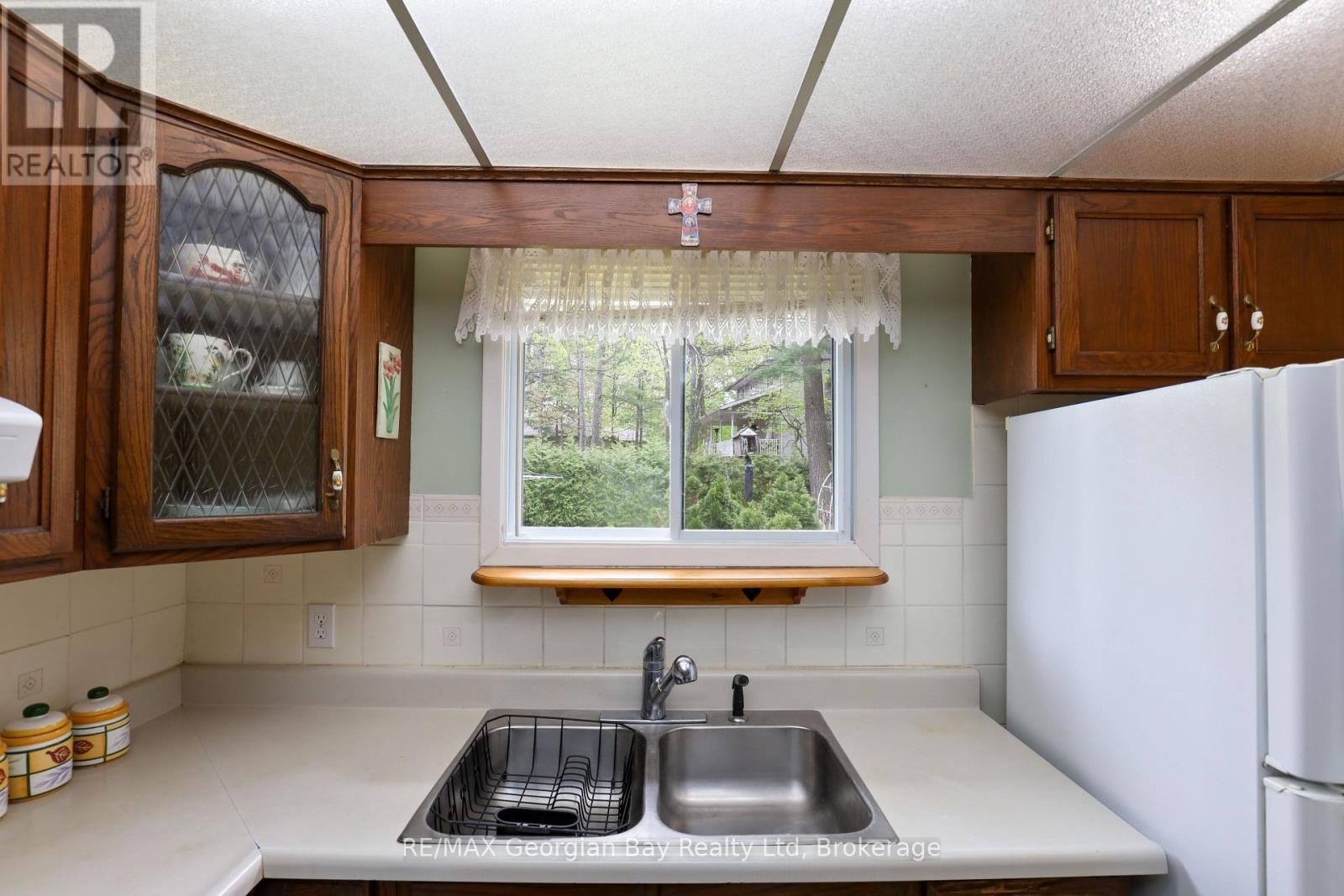 1 Lindale Avenue Property Photo 13