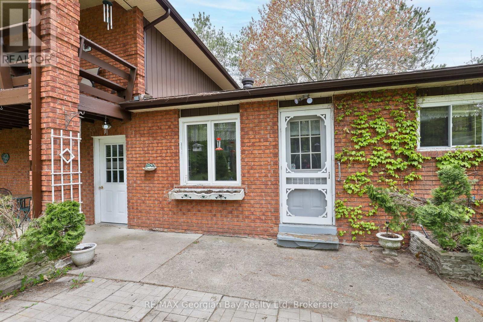 1 Lindale Avenue Property Photo 31