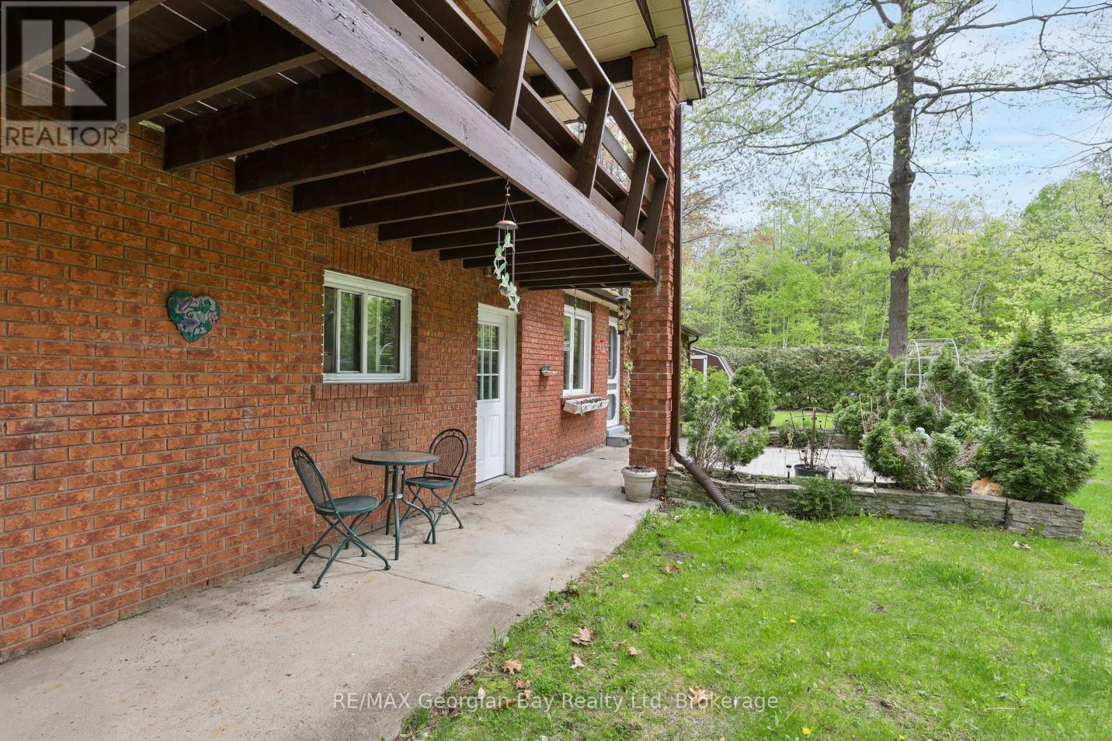 1 Lindale Avenue Property Photo 32