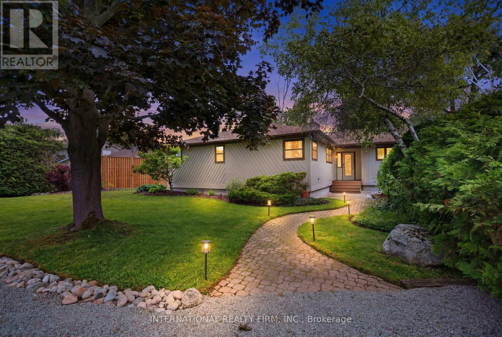 2032 Lakeshore Drive Property Photo 2