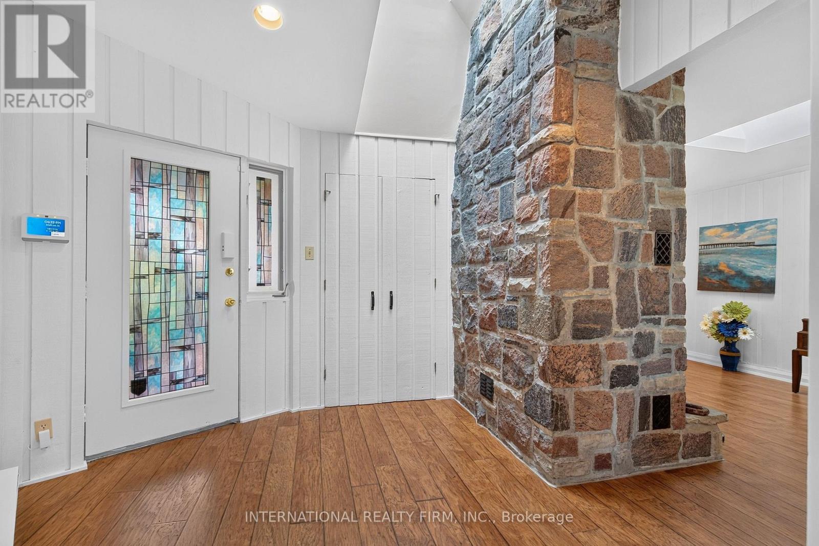 2032 Lakeshore Drive Property Photo 4