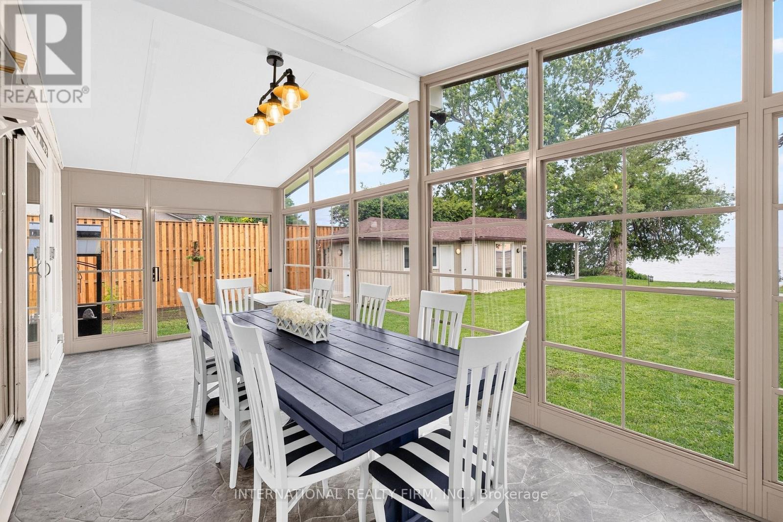 2032 Lakeshore Drive Property Photo 13