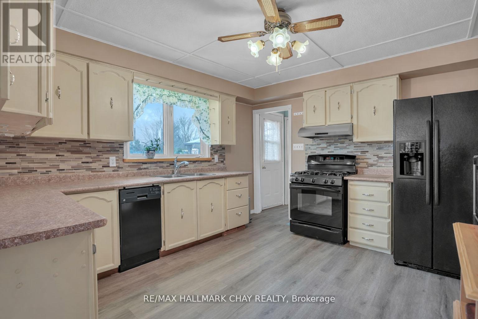 8315 93 Highway Property Photo 6