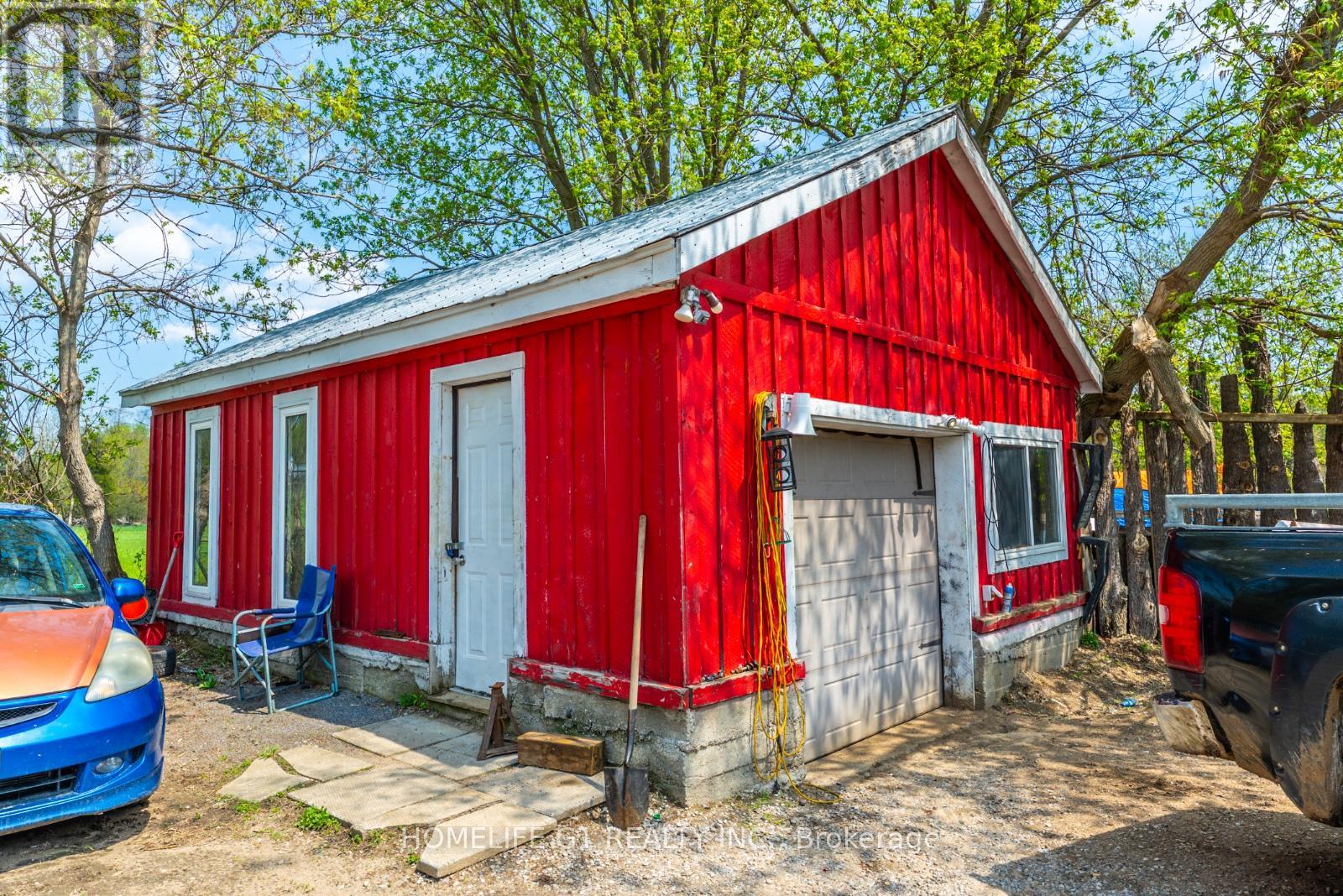 4357 Penetanguishene Road Property Photo 1