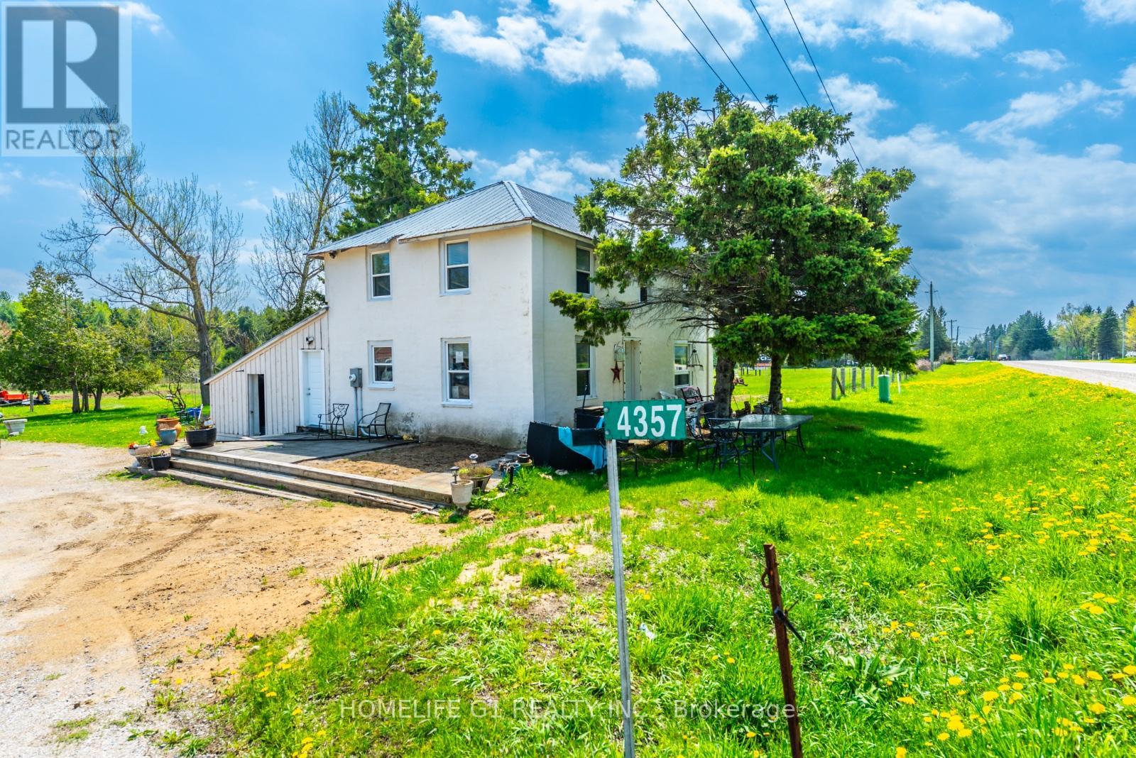 4357 Penetanguishene Road Property Photo 4