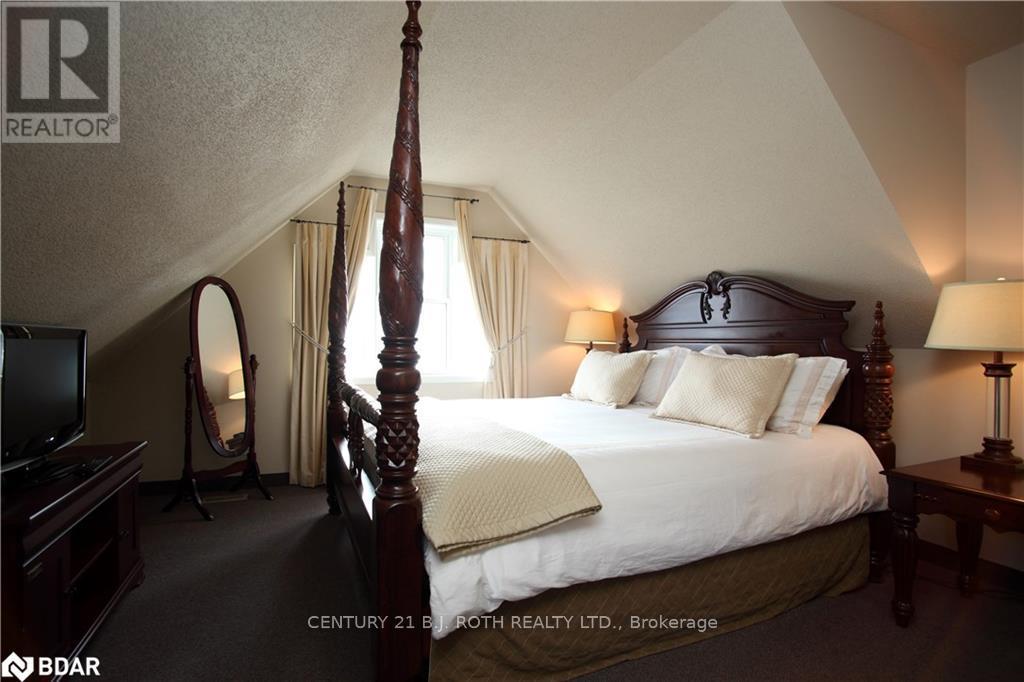 1 Berczy Street Property Photo 9