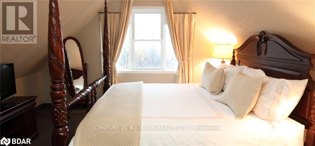 1 Berczy Street Property Photo 13