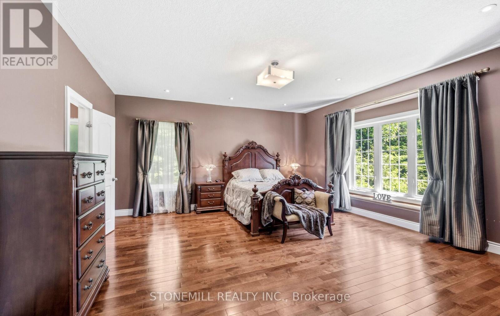 868 Eastdale Drive Property Photo 16