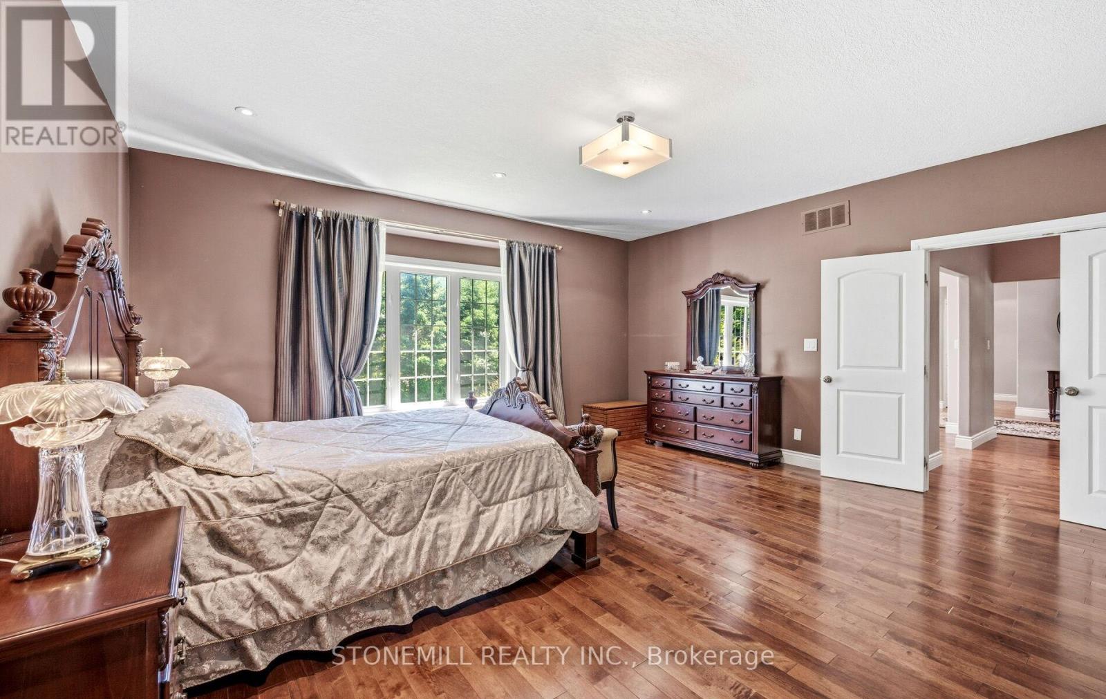 868 Eastdale Drive Property Photo 18