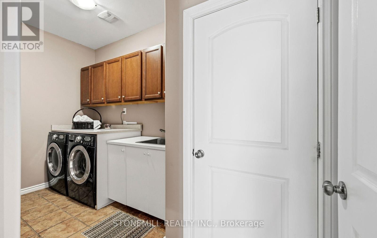 868 Eastdale Drive Property Photo 28