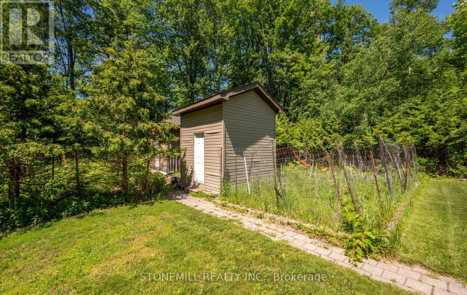 868 Eastdale Drive Property Photo 43