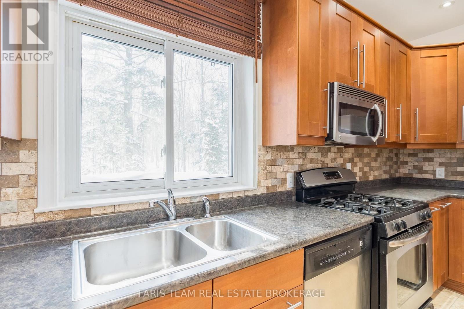 2384 Champlain Road Property Photo 7