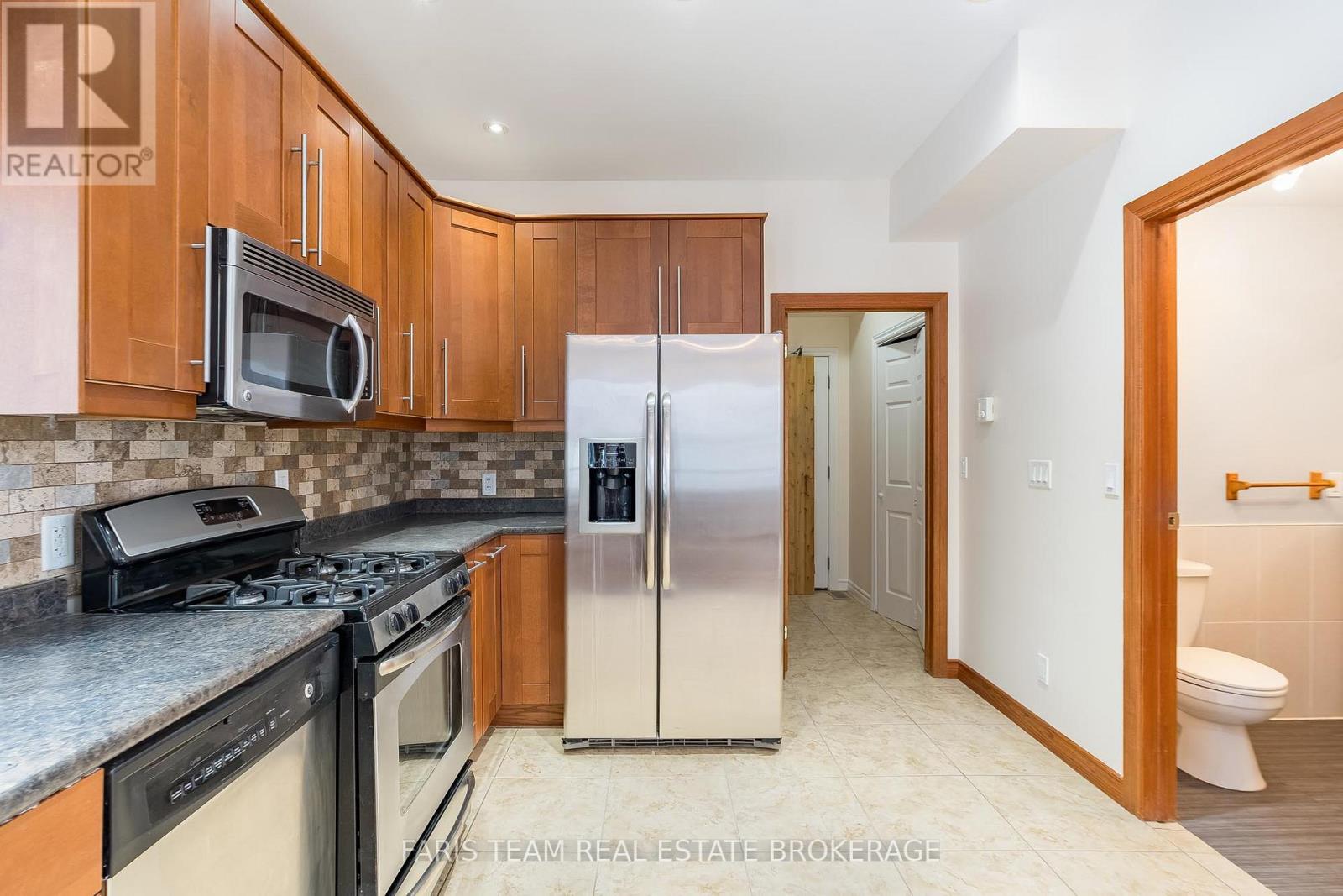 2384 Champlain Road Property Photo 8