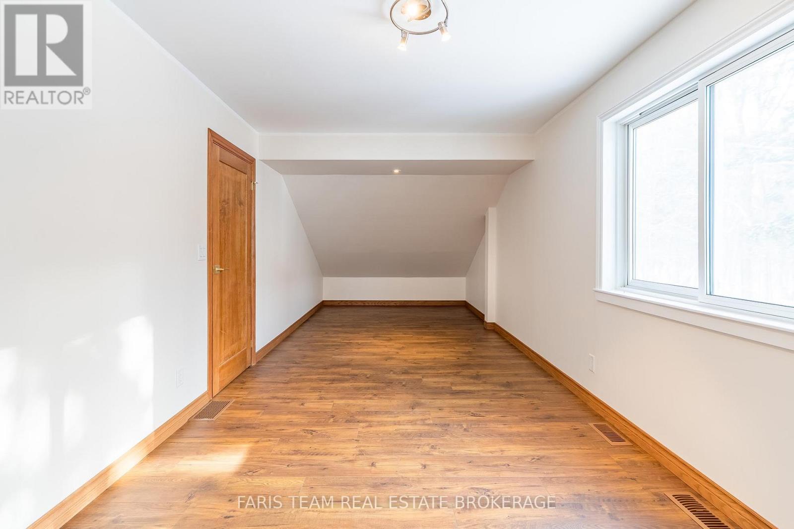 2384 Champlain Road Property Photo 24