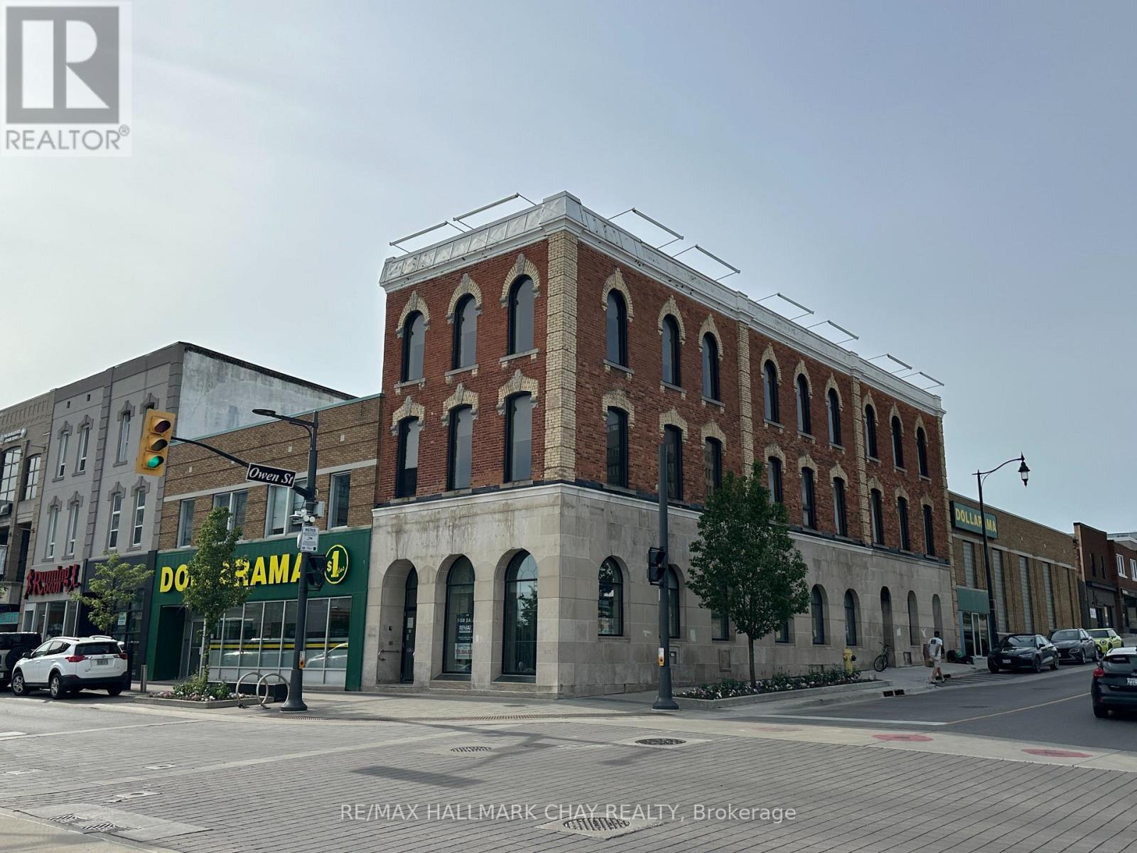64 DUNLOP STREET E