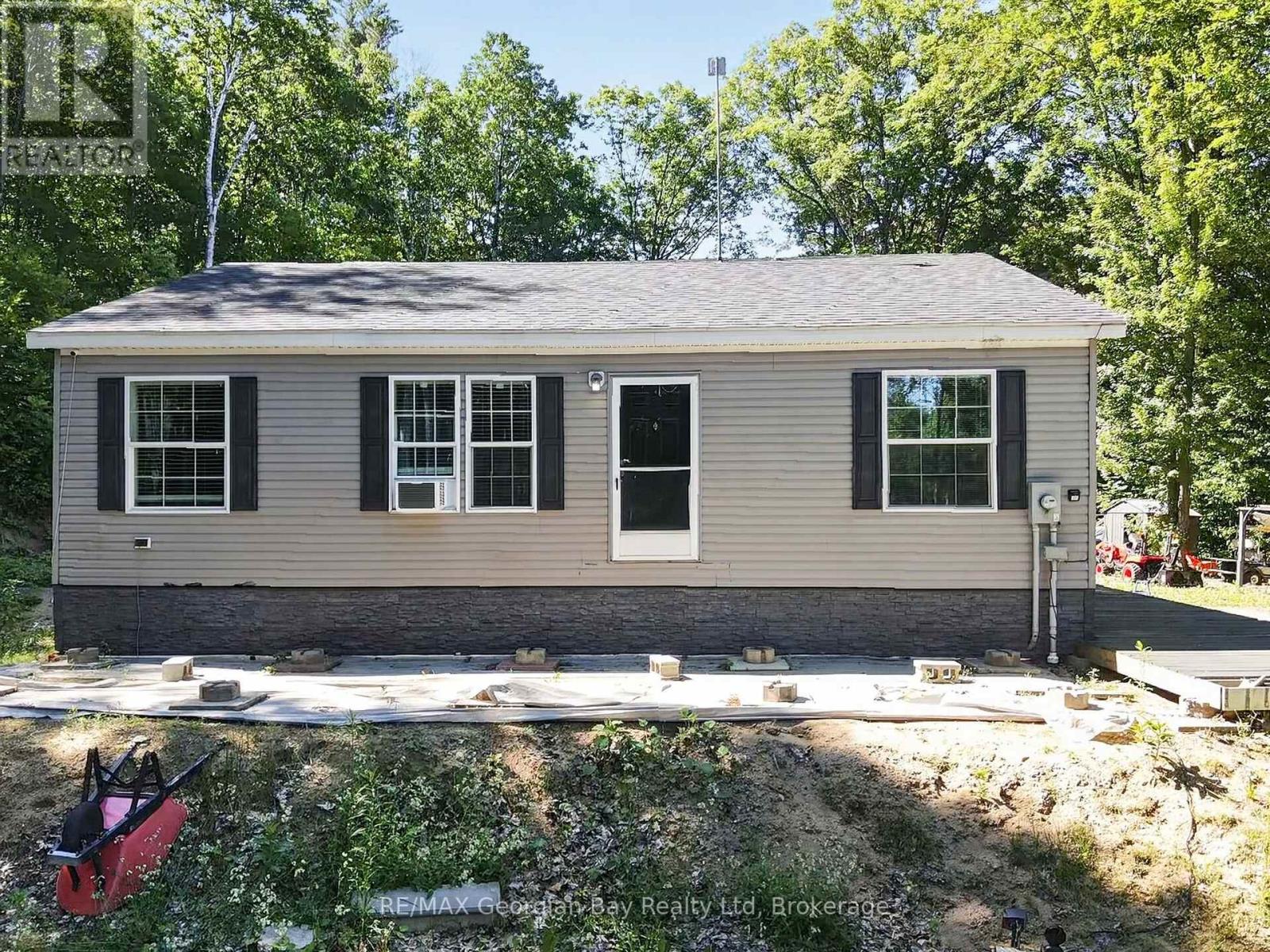 927 VINDIN STREET Property Photo 1