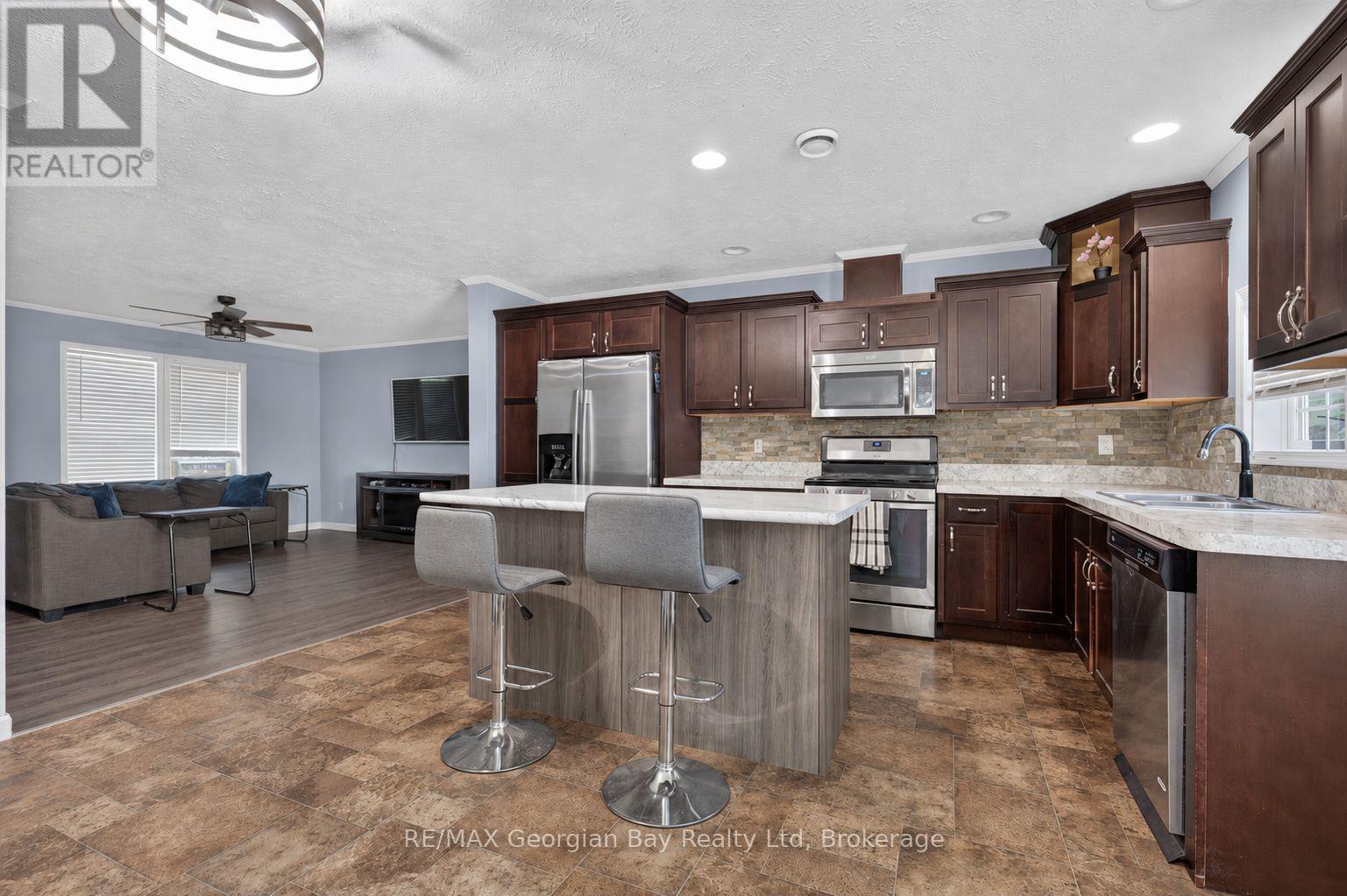 927 Vindin Street Property Photo 2