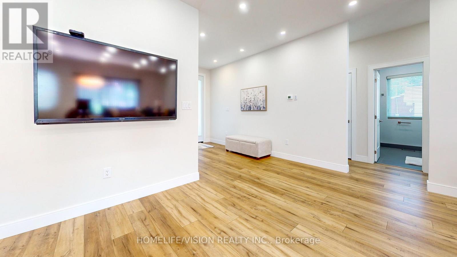 740 Midland Avenue Property Photo 16