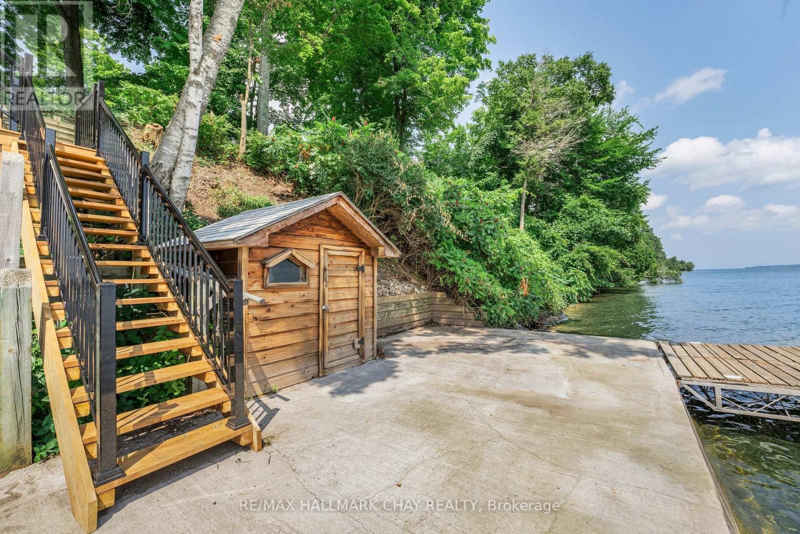 209 Bay Street Property Photo 5