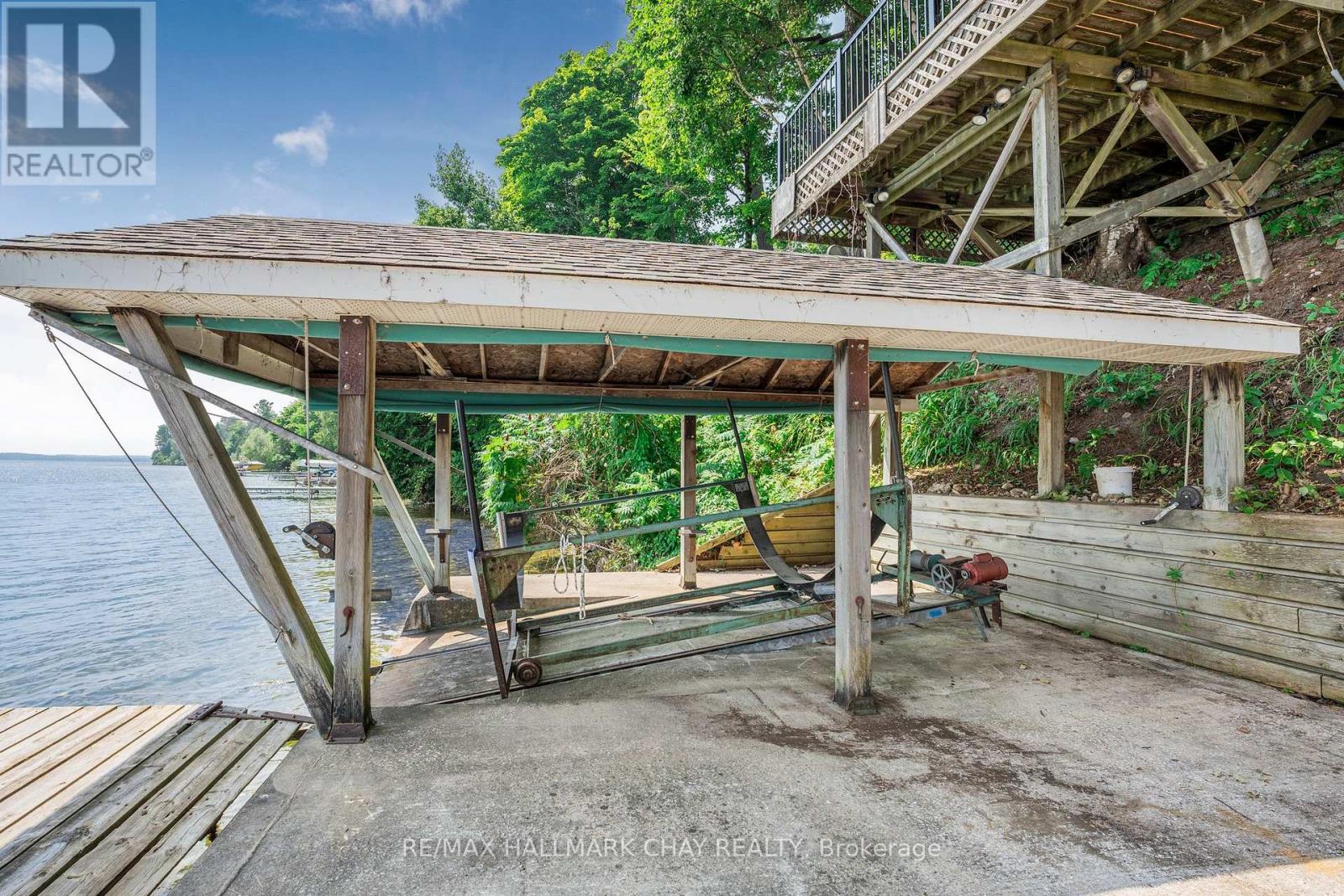 209 Bay Street Property Photo 7