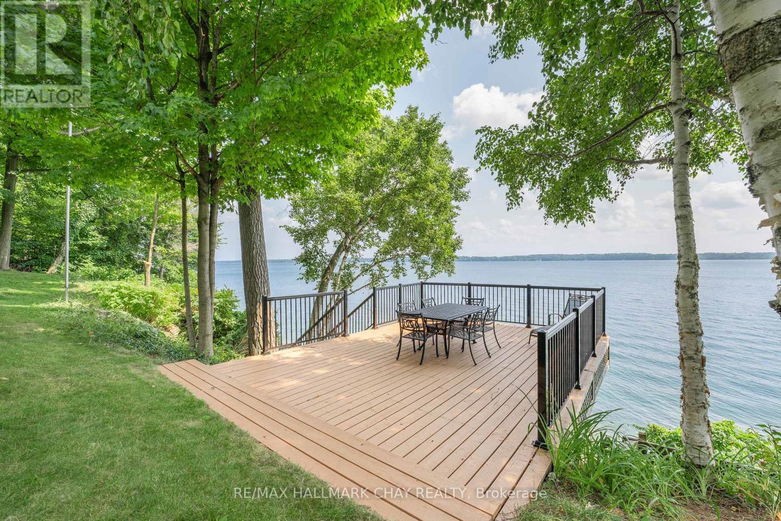209 Bay Street Property Photo 8