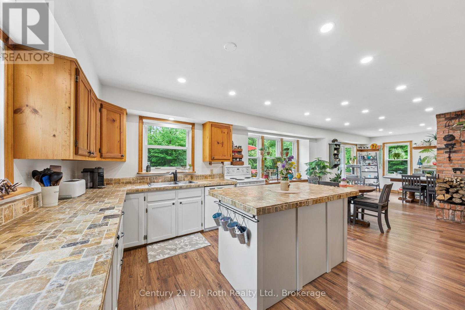 3147 Dalton Court Property Photo 8