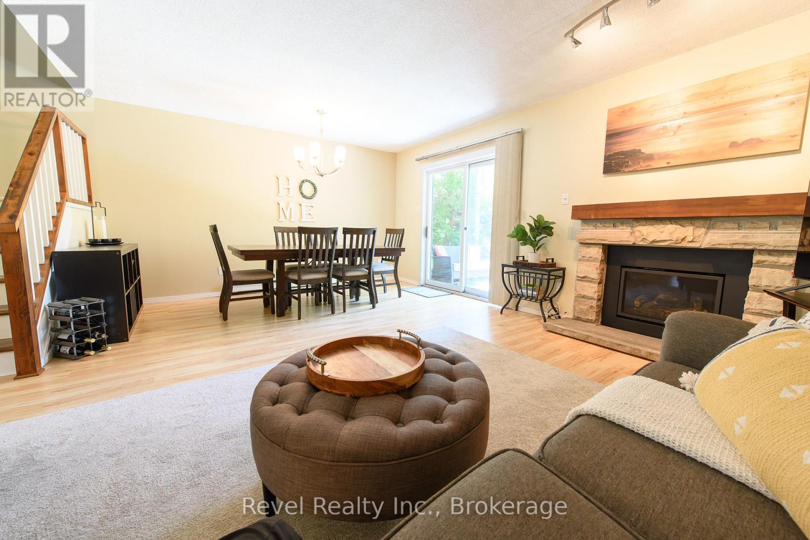440 Oxbow Crescent W Property Photo 4