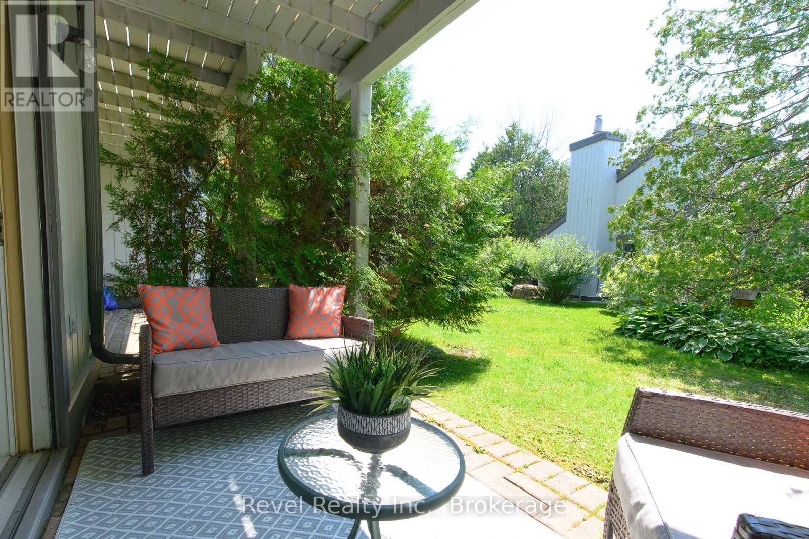 440 Oxbow Crescent W Property Photo 6