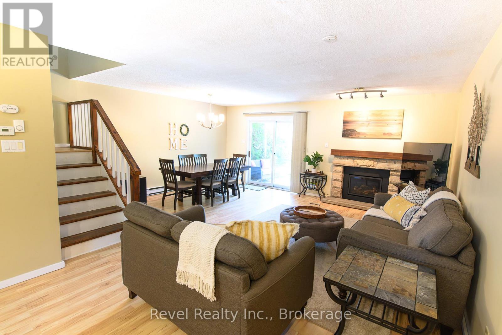 440 Oxbow Crescent W Property Photo 7