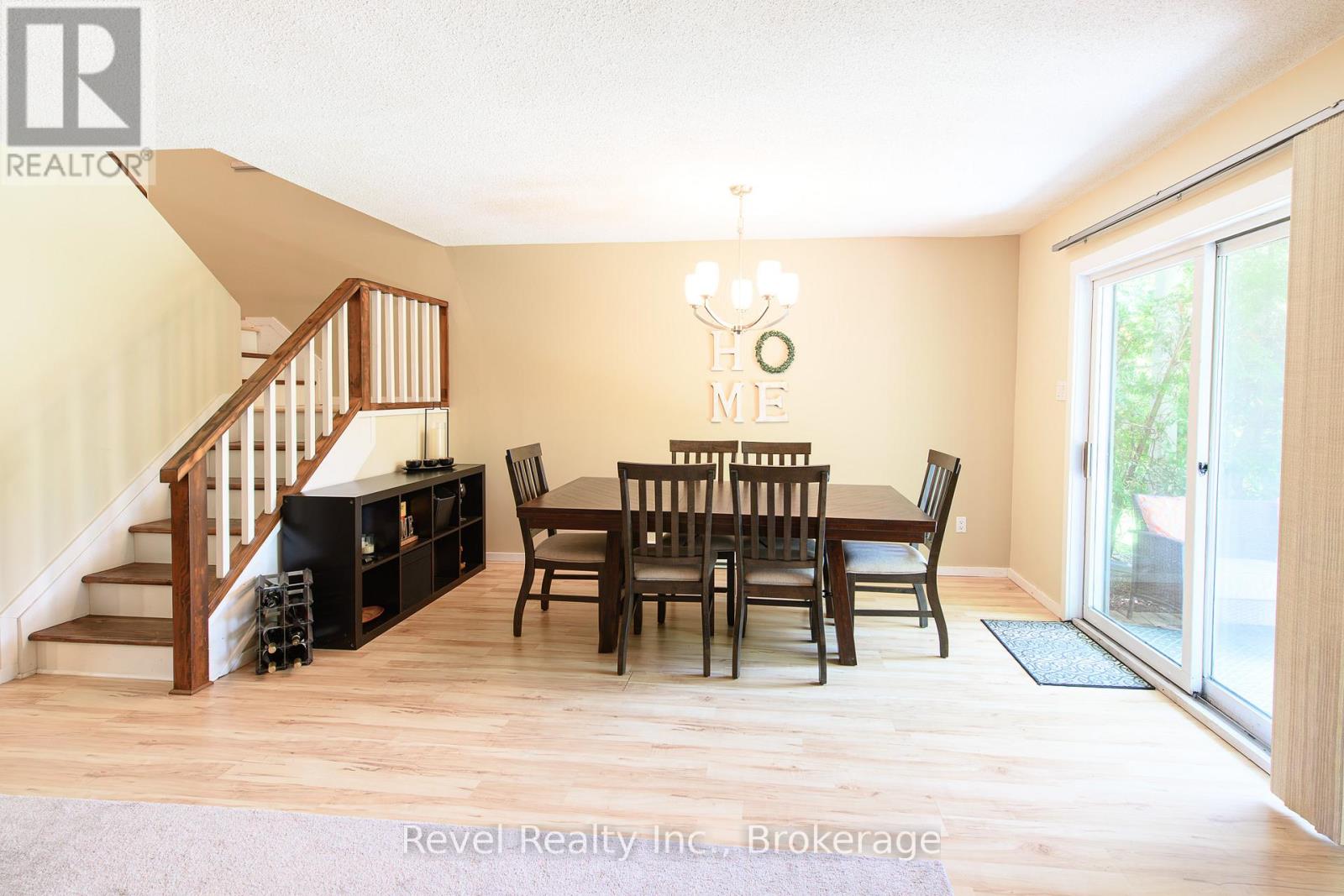 440 Oxbow Crescent W Property Photo 9