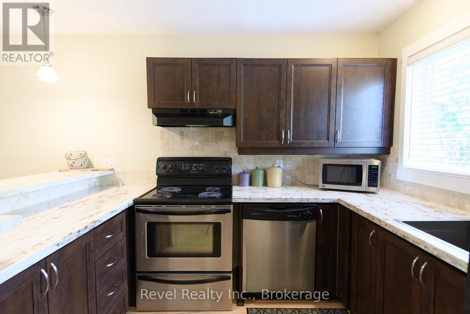 440 Oxbow Crescent W Property Photo 11