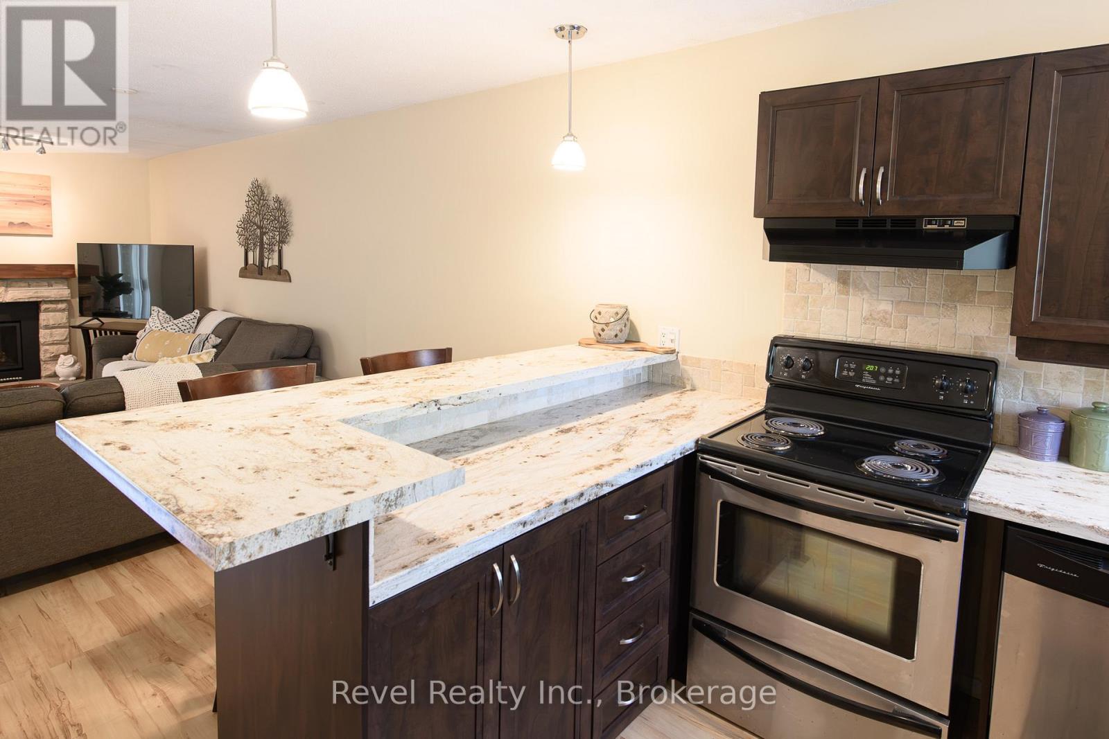 440 Oxbow Crescent W Property Photo 12