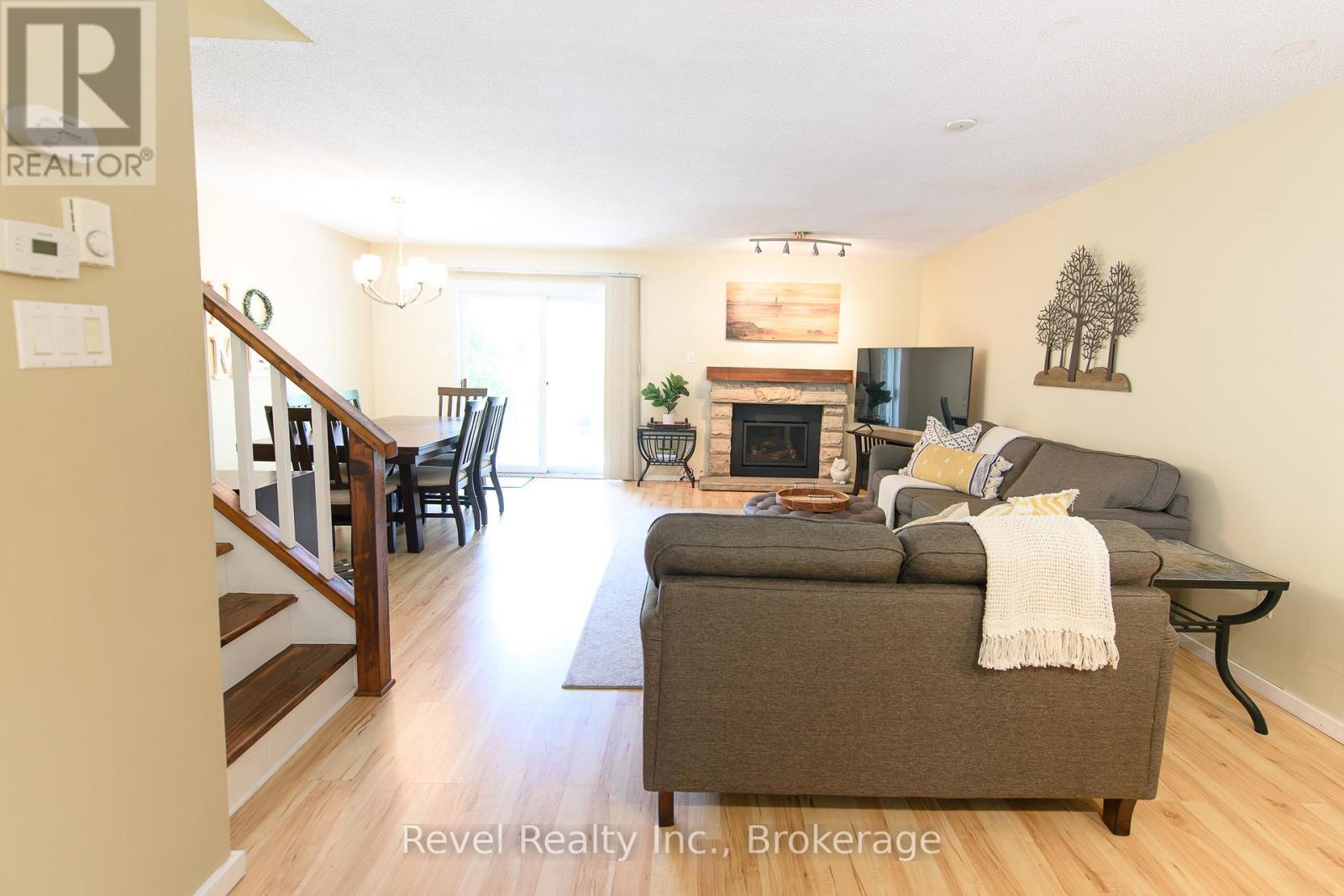 440 Oxbow Crescent W Property Photo 13