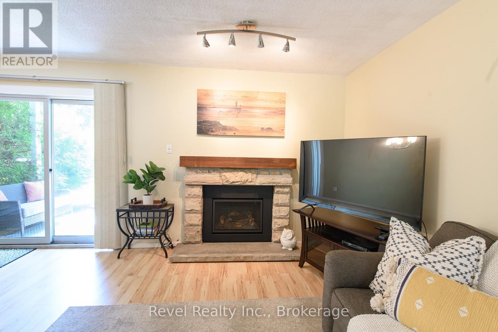 440 Oxbow Crescent W Property Photo 14