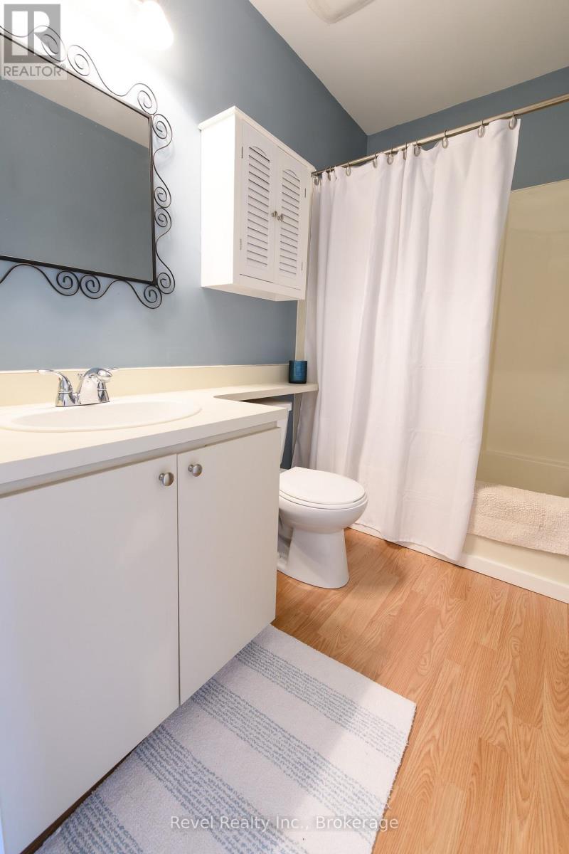 440 Oxbow Crescent W Property Photo 22
