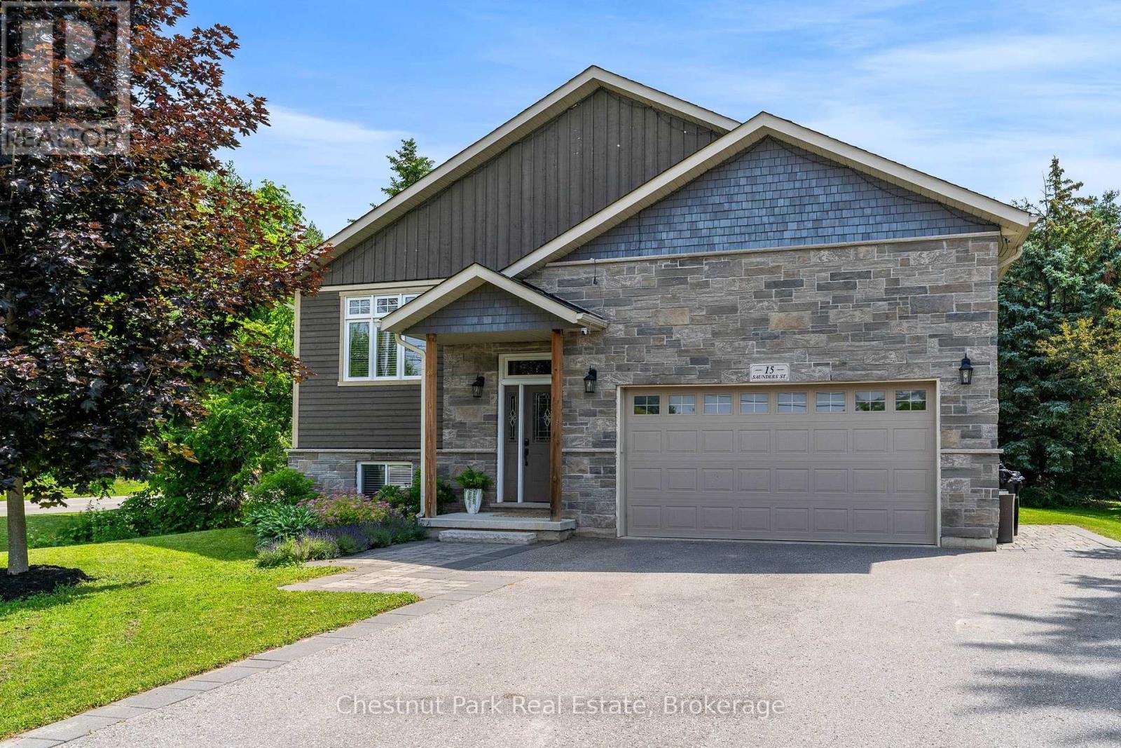15 SAUNDERS STREET Property Photo 1