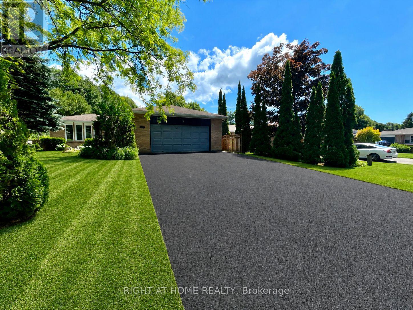 941 Victoria Street Property Photo 2