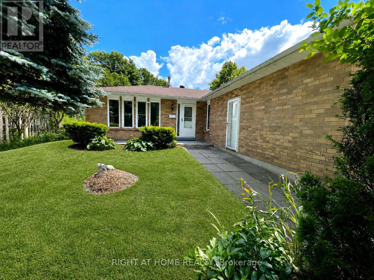 941 Victoria Street Property Photo 4